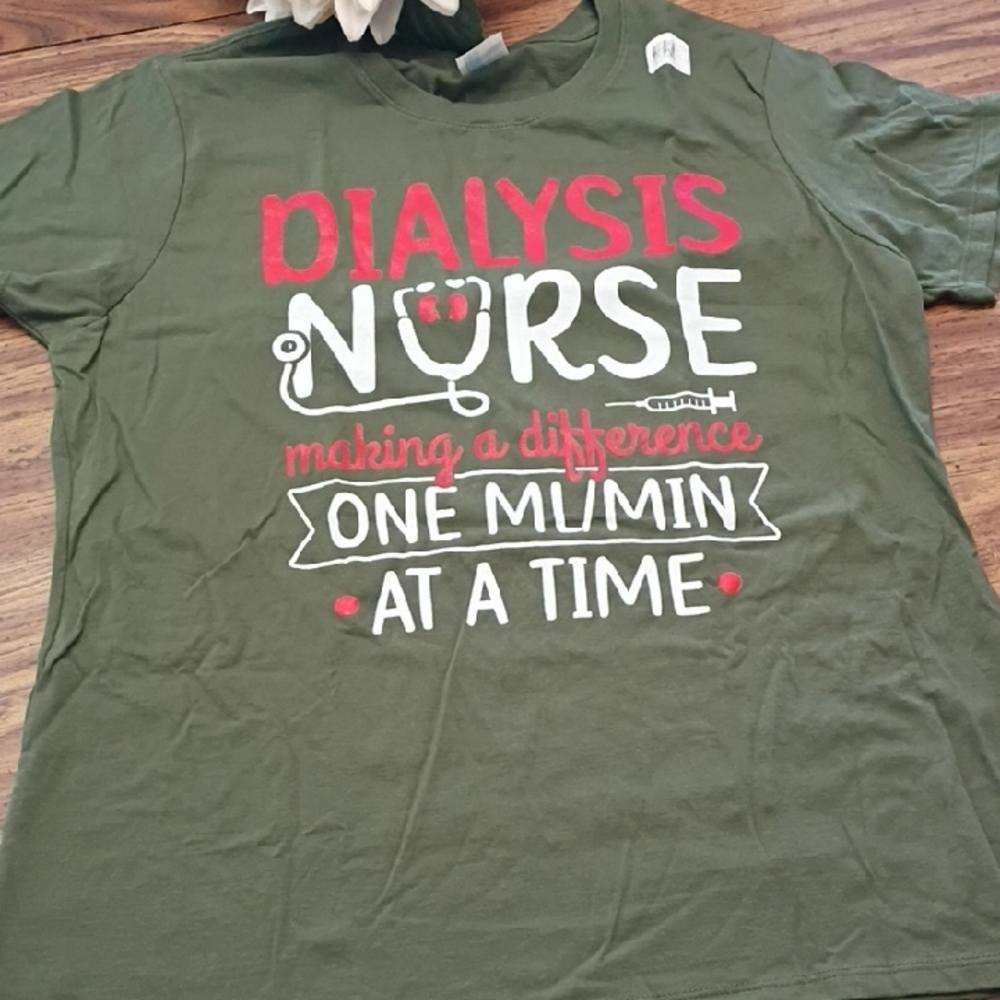 🩷 Size Large Green Dialysis Nurse Graphic T-Shirt
